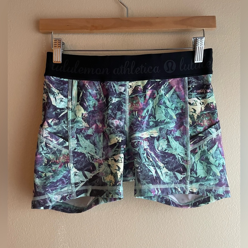 Lululemon Athletica Women Multi Colored Shorts Size 6